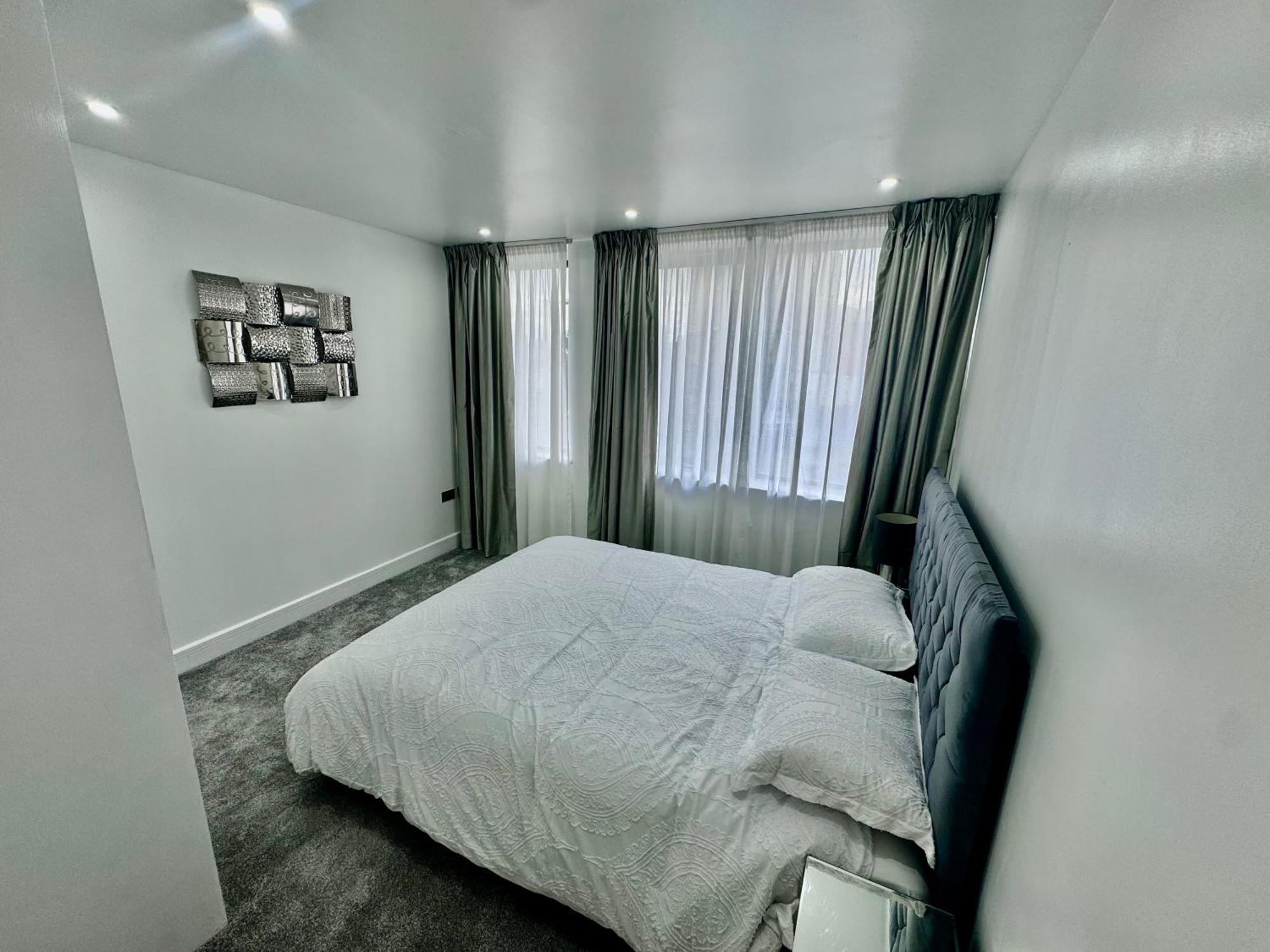 Luxury 2 Bed Entire Apartment-Near Tube & Shopping Centre Harrow Exterior photo
